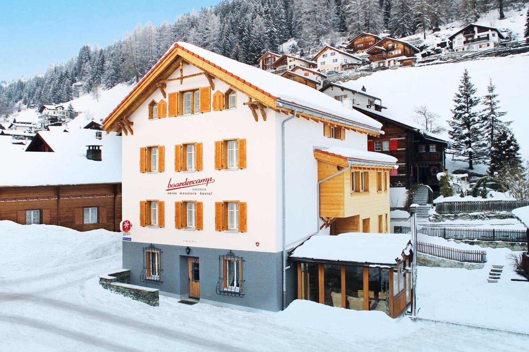 Albergue Snowfun Boardercamp Laax Ruschein Exterior foto