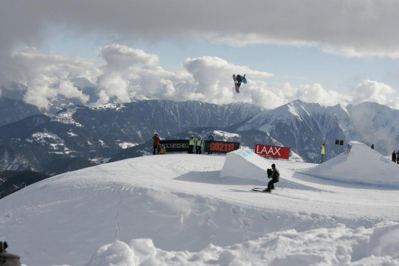 Albergue Snowfun Boardercamp Laax Ruschein Exterior foto